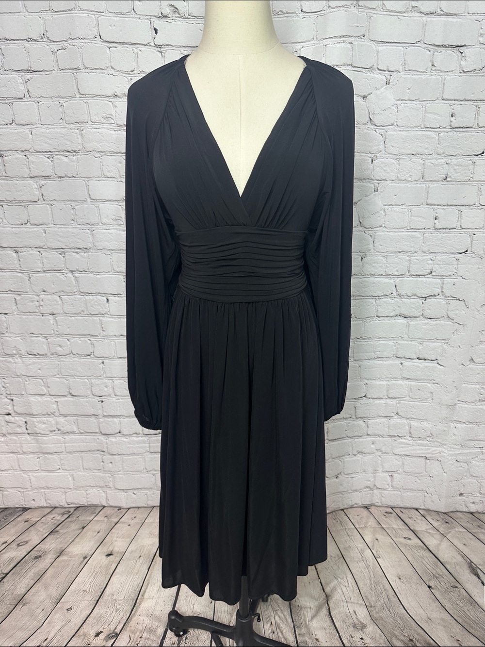 BCBGMaxAzria Black V-Neck Long Sleeve Gathered Waist Jersey Dress NEW M Medium